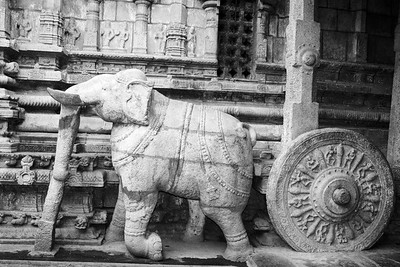 Chariot being pulled by the elephant, Sculpture, Sarangapani Tem