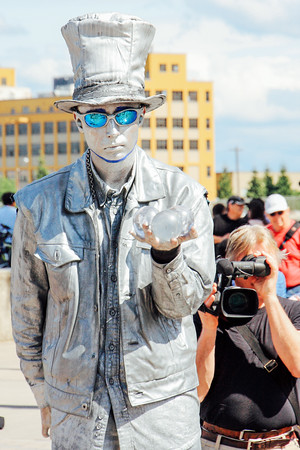 Street artist, Ankeny Square, Portland Saturday Market, Portland