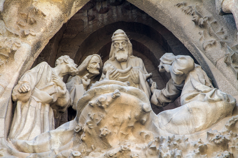 Nativity facade, Portal of Faith, The presentation of Jesus at t